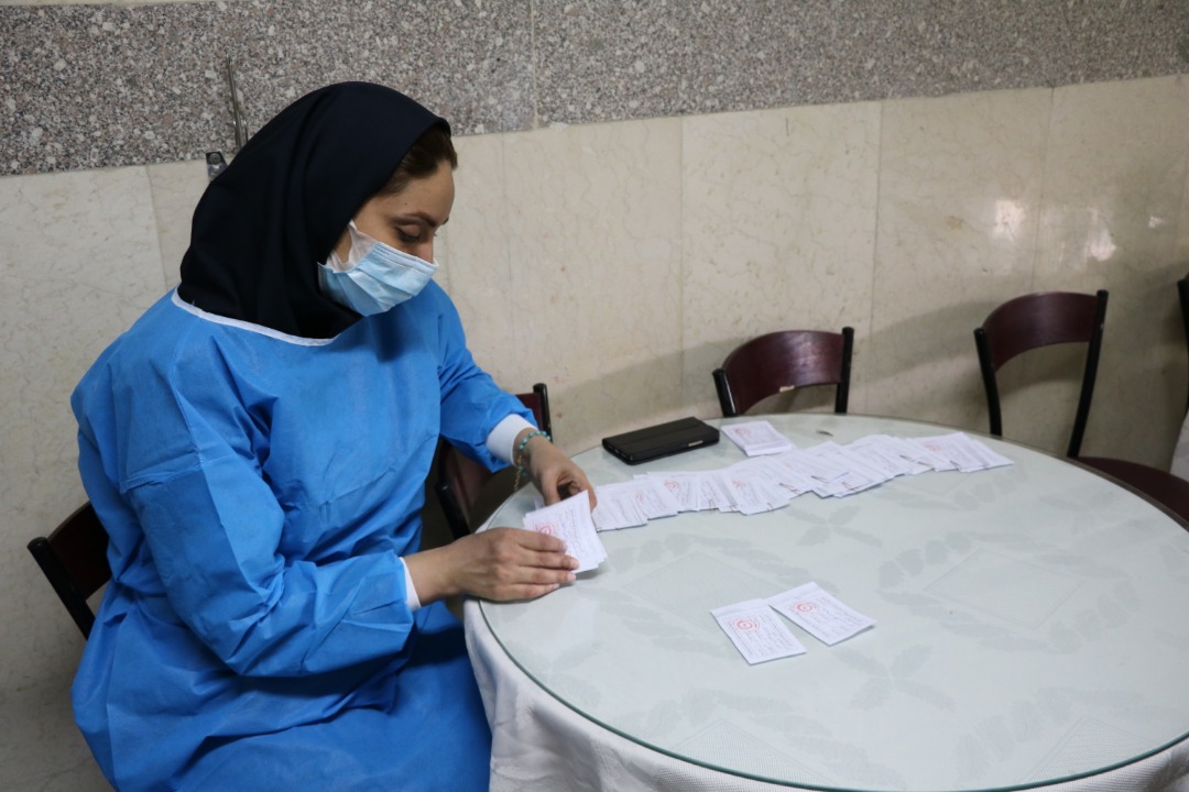 بیماران دیالیزی مجتمع دارویی درمانی هلال ایران واکسن کرونا دریافت کردند